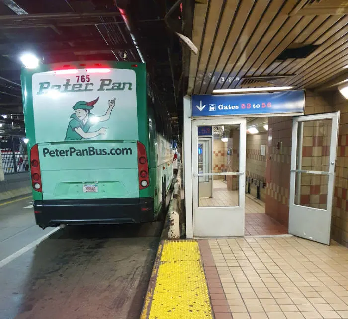 Bus en un terminal de Port Authority en Manhattan - Foto de Andrea Hoare Madrid
