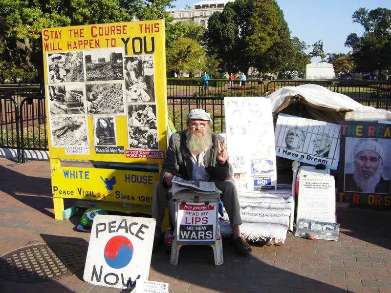 Manifestante frente a la Casa Blanca en Washington DC - Foto de Andrea Hoare Madrid