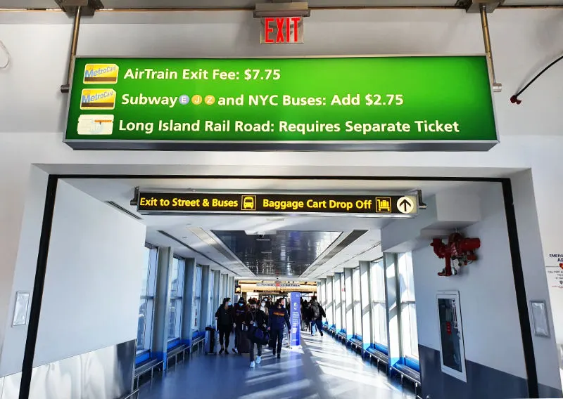 Avisos de los precios del Airtrain desde el Aeropuerto JFK - Foto de Andrea Hoare Madrid