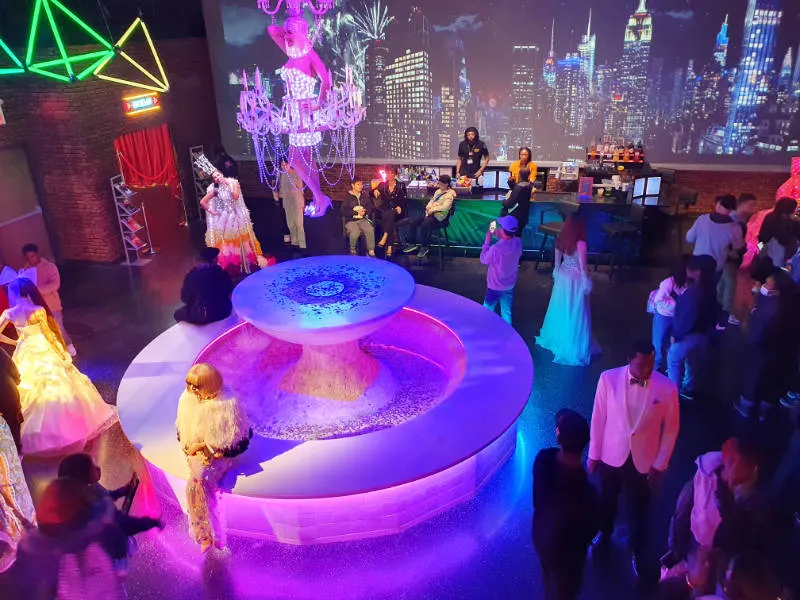 Glow Gala en el quinto piso del Museo Madame Tussauds de Nueva York, vista general. Foto de Andrea Hoare Madrid