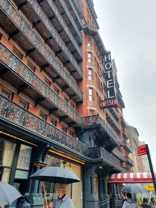 Detalle del letrero de luces de neón del Hotel Chelsea- Foto de Andrea Hoare Madrid