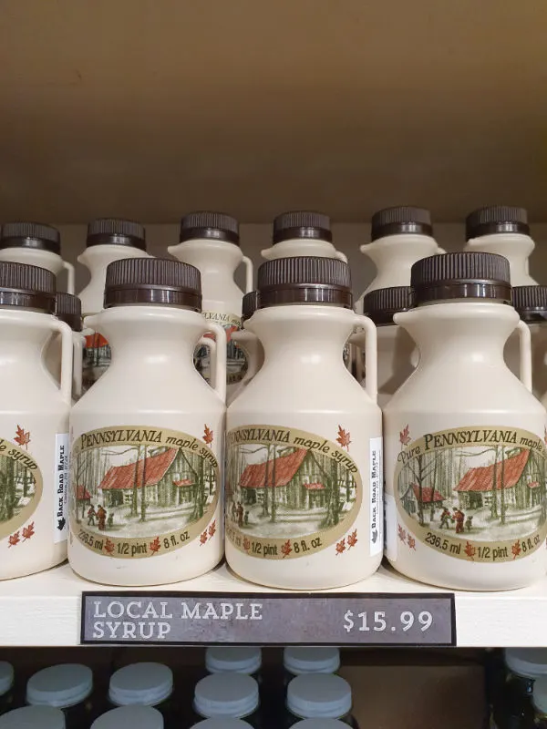 Venta de botella de Maple Syrup de Pensilvania en mercados de agricultores del Amish Country- Foto de Andrea Hoare Madrid