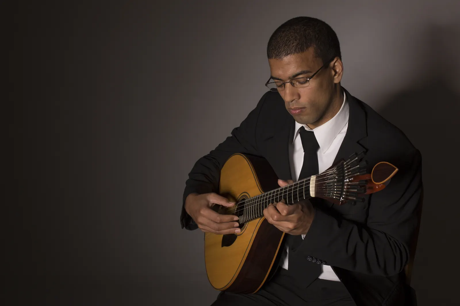 Musician playing the Portuguese guitar, the instrument that accompanies Fado