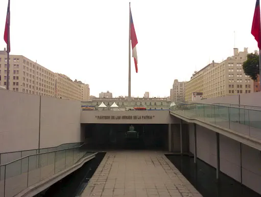 Panteón de los héroes de la patria - tumba del libertador de chile - Guía Santiagoando - Foto de Andrea Hoare Madrid