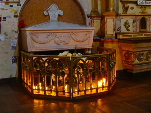 Tumba de Fray Andresito en la Iglesia Recoleta Franciscana - Santiagoando: guía de Santiago
