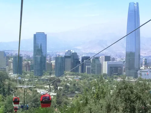 Santiago Oriente visto desde el teleférico del Cerro San Cristóbal - Foto de Jorge Hoare Madrid - Guía Santiagoando