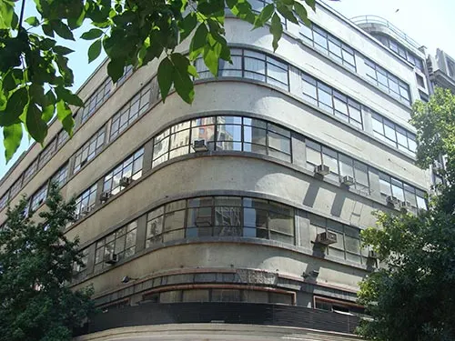 Edificio Oberpaur en Huérfanos con Estado. Primer edificio moderno de Chile. Foto de Andrea Hoare Madrid. Guía Santiagoando
