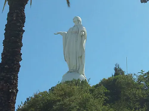 Virgen del Cerro San Cristobal. Foto de Andrea Hoare. Guía de Santiago: Santiagoando