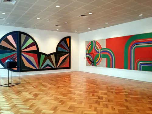 Obras de Frank Stella en el Museo de la Solidaridad Salvador Allende - Santiagoando: guía de Santiago - Foto de AHM