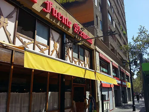 Fachada La Fuente Alemana en la Alameda - Guía dónde comer en Santiago - Foto de AHM