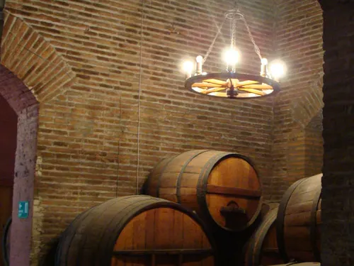 Bodegas y barricas Viña Cousiño Macul, Santiago. Foto de AHM
