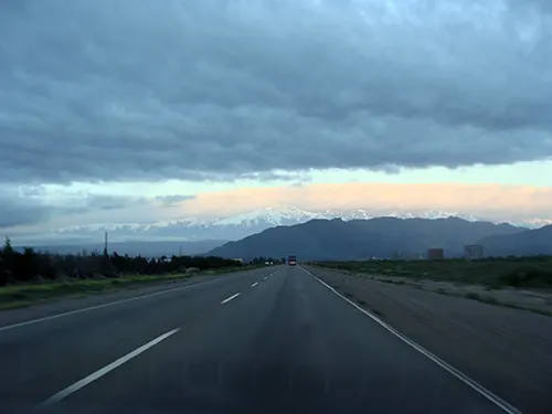 Carretera Mendoza-Santiago, frontera Chile Argentina, guia de alquiler de autos en Santiago - Foto de AHM
