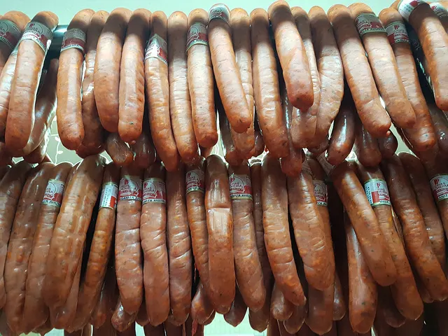 Longanizas chillan AHM. Foto tomada por AH para santiagoando bajo Licencia CC Todos los Derechos Reservados https://www.flickr.com/photos/80293605@N07/46497796095/in/album-72157707647831844/