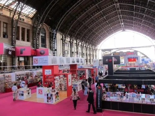 Foto de la Feria Internacional del Libro de Santiago (FILSA) en Estación Mapocho. Foto: CCo.