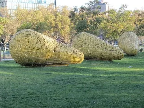 Semillas es una de las obras más visibles del Parque de las esculturas. Foto: CCo.