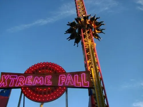 Xtreme Fall, una de las atracciones más interesantes de Fantasilandia. Foto: Cco.