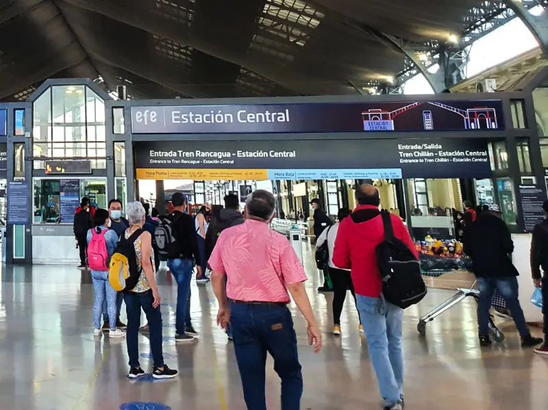 Entrada al andén del tren desde Santiago a Rancagua - Foto AHM