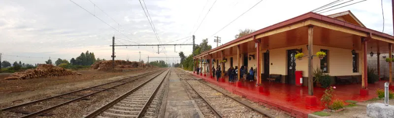 Vista panorámica de la Estación de Trenes de Molina durante el Recorrido del Tren Turístico Sabores del Maule - Foto de Andrea Hoare Madrid