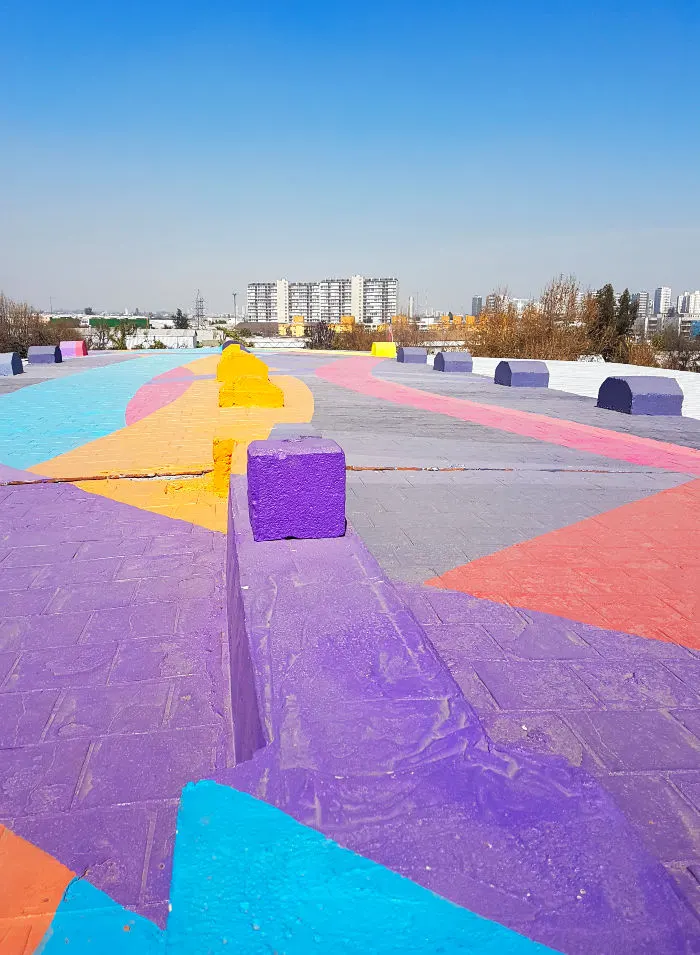 Mural Borde Sur de Cekis sobre el techo del Persa Victor Manuel - Foto de Andrea Hoare Madrid