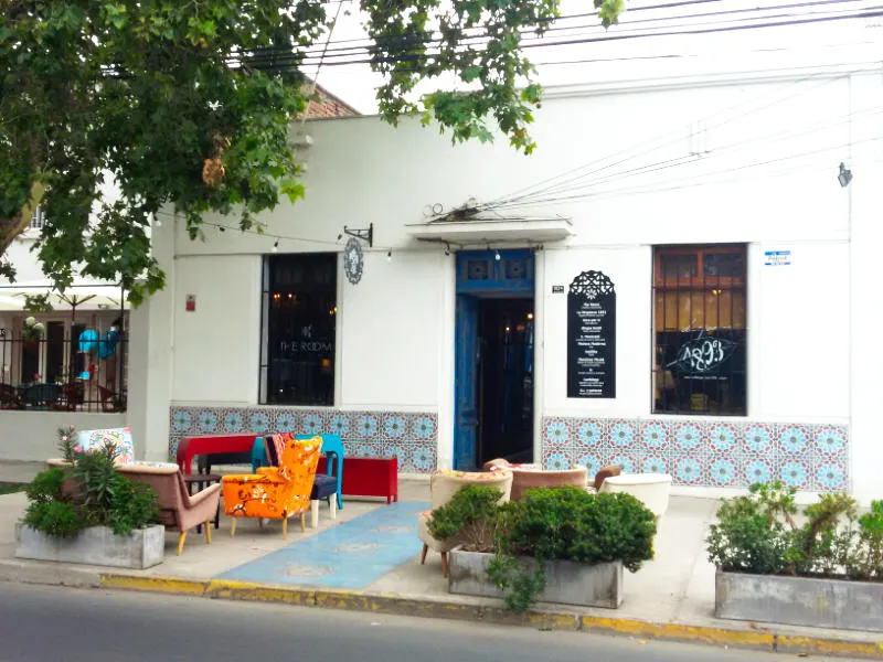 Tiendas del Barrio Italia en casas antiguas - Providencia, Santiagoando. Foto de AHM