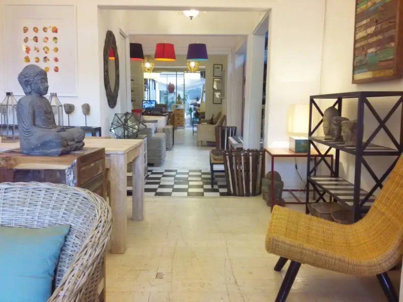 Interior de una tienda de Muebles y Decoración en el Barrio Italia - Foto de Andrea Hoare Madrid