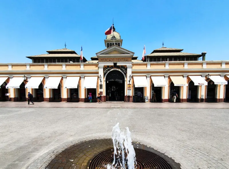 Fachada sur del Mercado Central de Santiago - Foto de Andrea Hoare Madrid