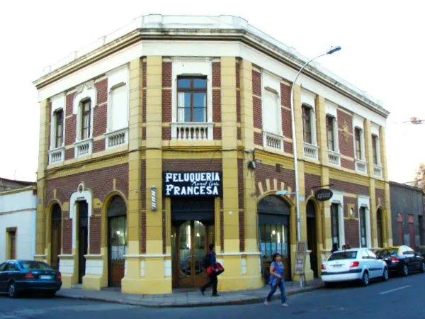 Edificio de la Peluquería Francesa en el Barrio Yungay - Foto de AHM