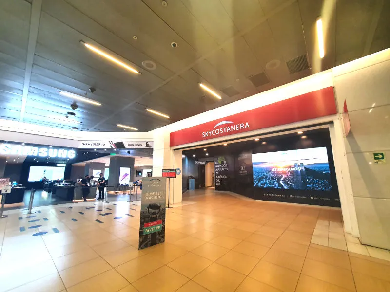 Entrada del Mirador del Costanera Center en la Planta Baja del Mall, foto de Andrea Hoare Madrid