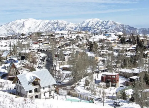 Vista del pueblo Farellones, captura de pantalla del Tour de Getyourguide