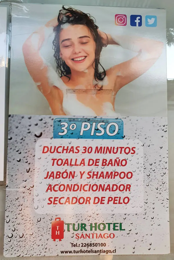 Información del Servicio del Duchas del Tur Hotel cerca del Terminal Sur de Santiago - Foto de AHM