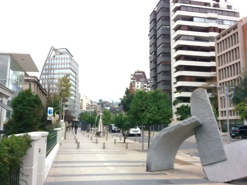 Boulevard La Pastora, un paseo de esculturas detrás del Teatro Municipal de Las Condes - Foto de AHM