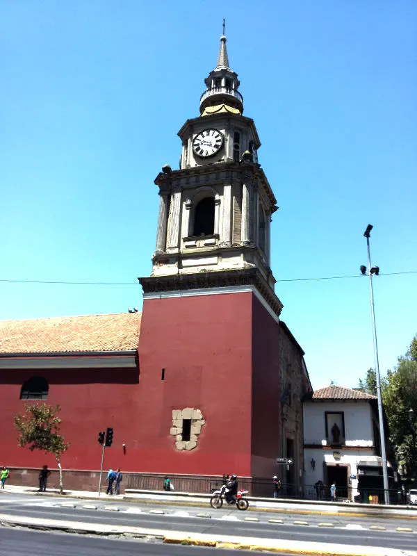 Iglesia de San Francisco y Museo de Arte Colonial de Santiago en el Barrio Paris Londres - Foto de Andrea Hoare Madrid
