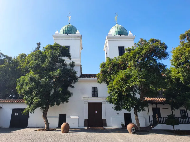 Iglesia San Vicente de Ferrer en Las Condes, Santiago de Chile - Foto de Andrea Hoare Madrid