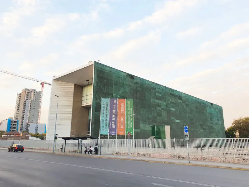 Edificio del Museo de la Memoria y los Derechos Humanos en Santiago - Foto de Andrea Hoare Madrid