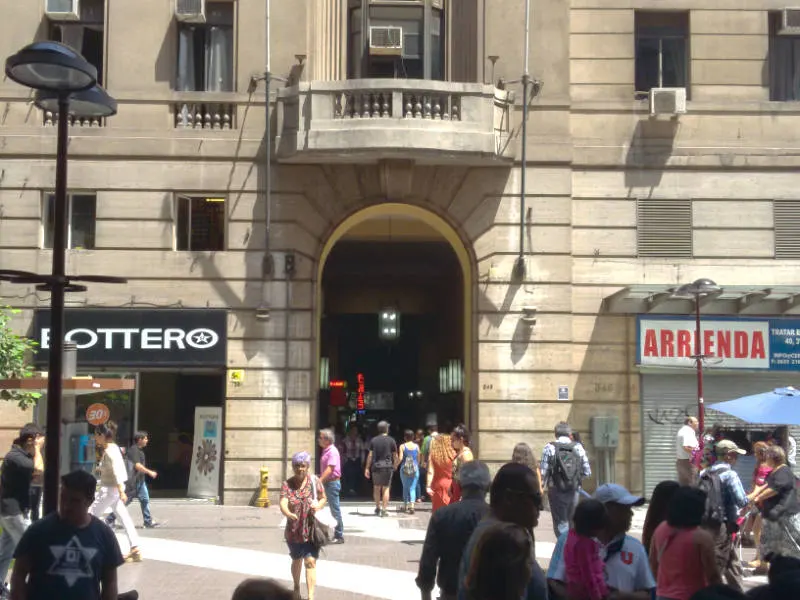 Entrada al Pasaje Agustin Edwards - Foto de AHM