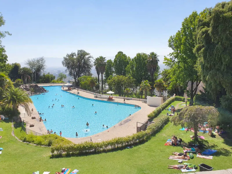 Piscina Tupahue en el Cerro San Cristóbal durante el verano - Foto de Andrea Hoare Madrid