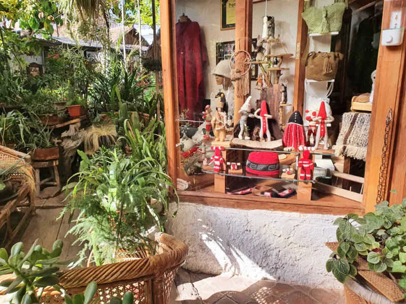 Tienda de una artista del tejido en el Centro Artesanal Pueblito Los Dominicos - Foto de Andrea Hoare Madrid