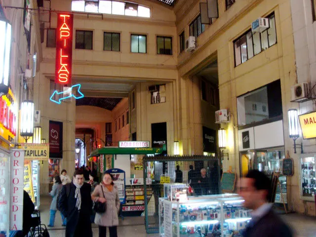Interior del Pasaje Edwards en el Centro de Santiago - Foto de AHM