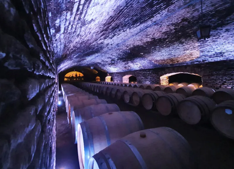 Interior de la Bodega Casillero del Diablo durante el show de luces del recorrido - Foto de Andrea Hoare Madrid
