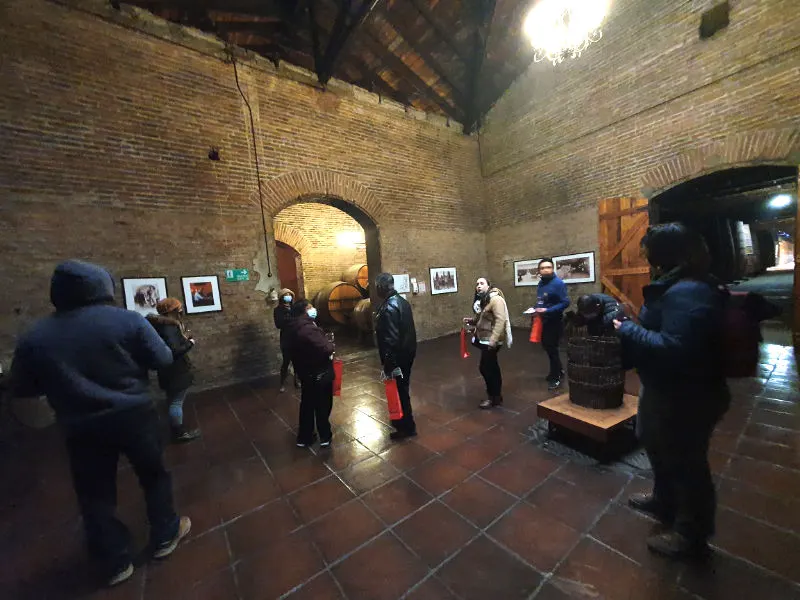 Sala dentro de la Viña Cousiño Macul donde exponen fotografías y cuentan la historia de la familia Cousiño. Foto de Andrea Hoare Madrid