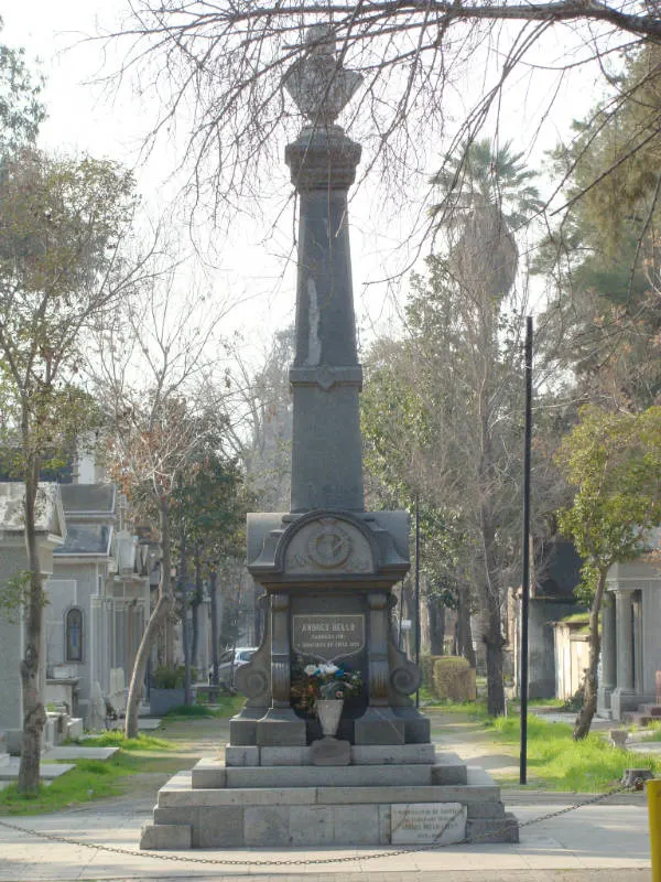 Tumba de Andrés Bello y su familia en Santiago de Chile - Foto de Andrea Hoare Madrid