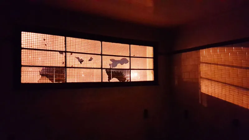 Cuarto interior del Ex Edificio Sanitas, actual Factoría Franklyn, durante un tour de fantasmas en abril de 2018 - Foto de Andrea Hoare Madrid