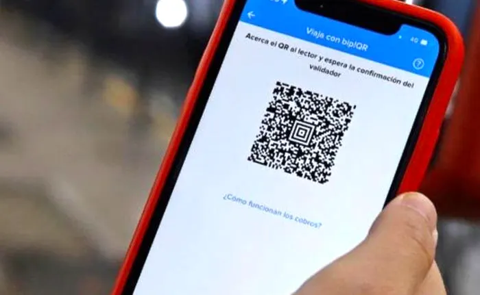 Vista de un código QR para viajar en el Metro de Santiago. Captura de pantalla de la página oficial de RED https://www.red.cl/tarifas-y-recargas/conoce-las-tarifas/
