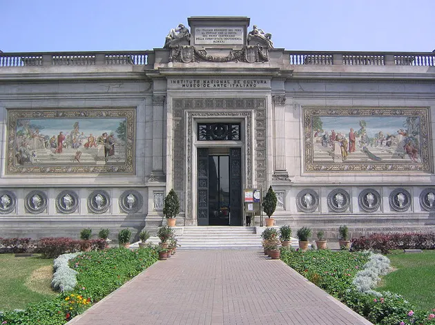 Fachada de museo de arte italiano