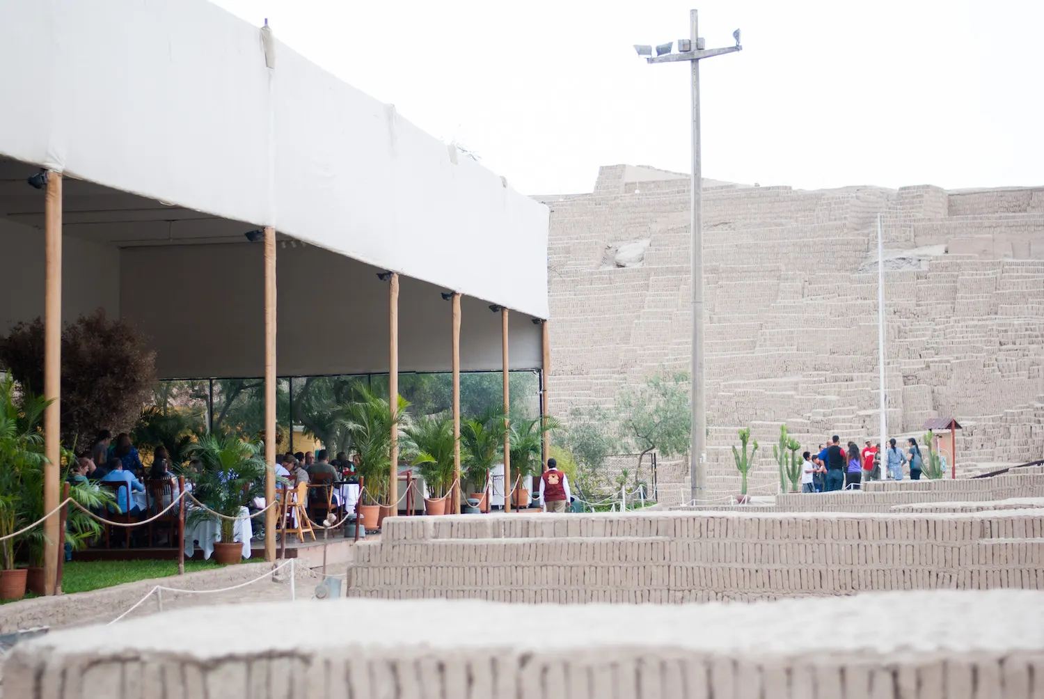 Restaurante y piramide de huaca pucllana de lima