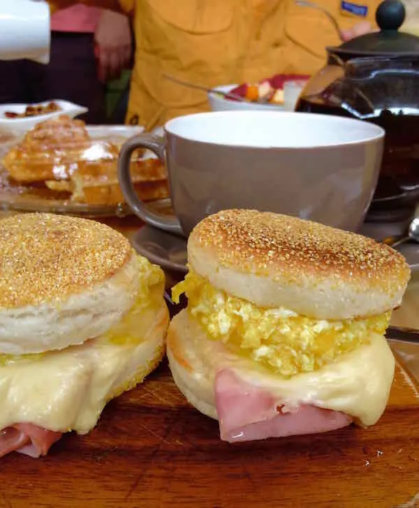 Desayuno de sanguches en Lima