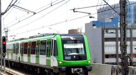 Vagon en marcha del metro de lima