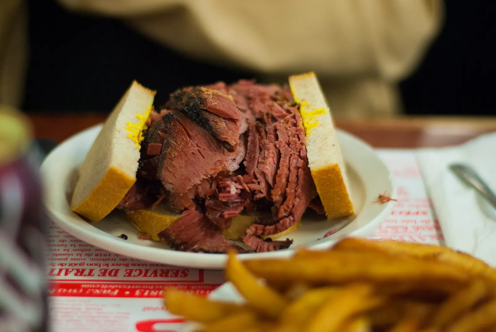 Sandwich smoked meat Lugares donde comer en montreal