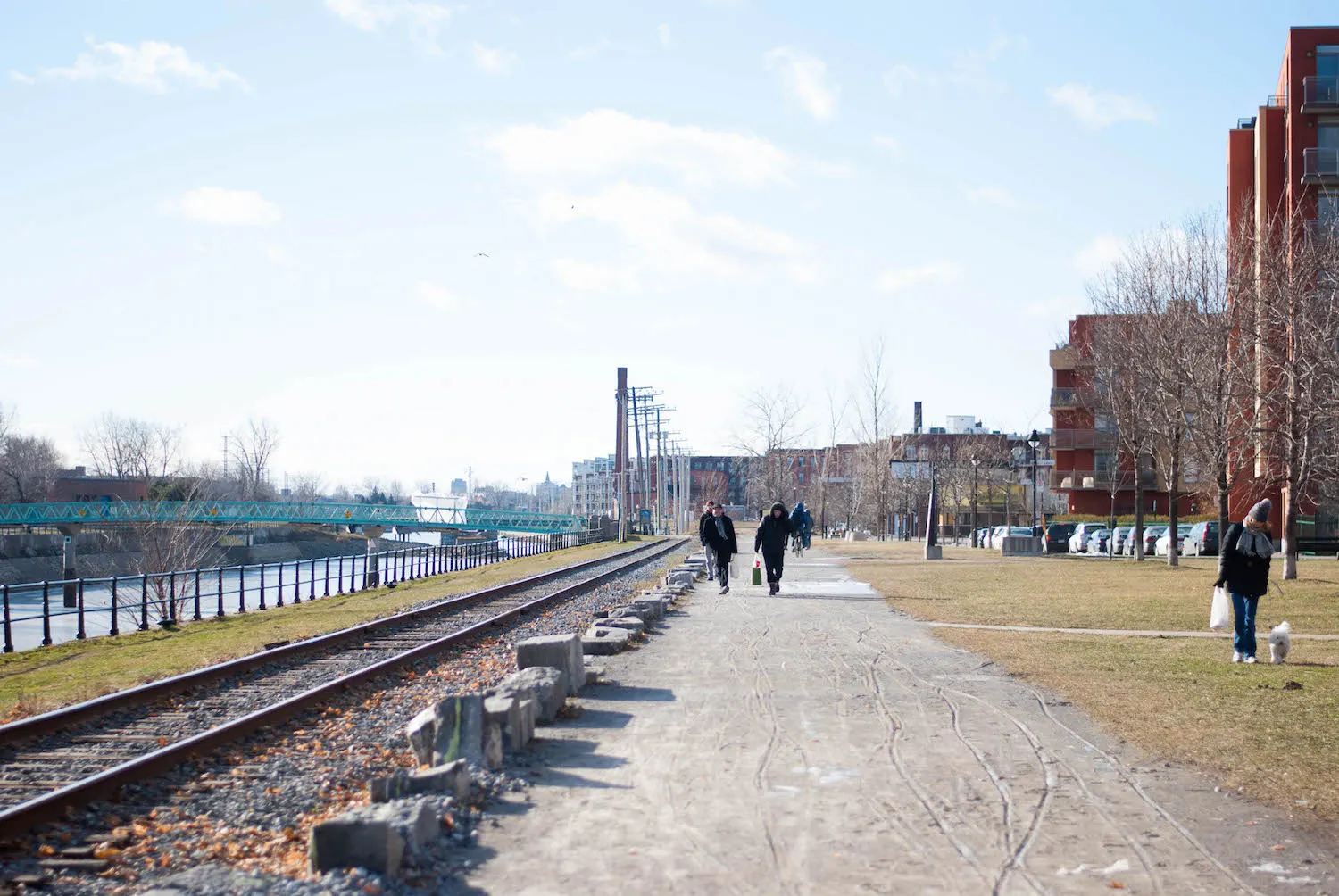 caminata al borde del canal lachine montreal