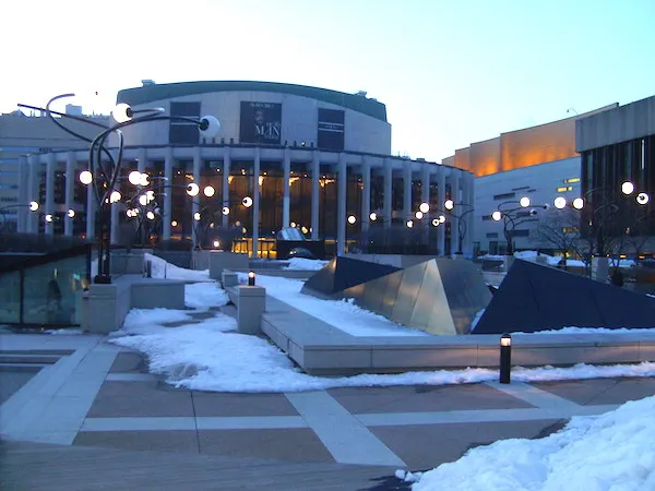 exterior de la place des arts de Montreal